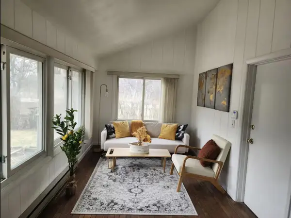 223 W Mequon Rd, Mequon, WI 53092