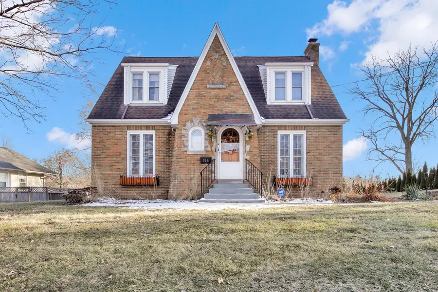 715 E College Ave, Waukesha, WI 53186 - #2