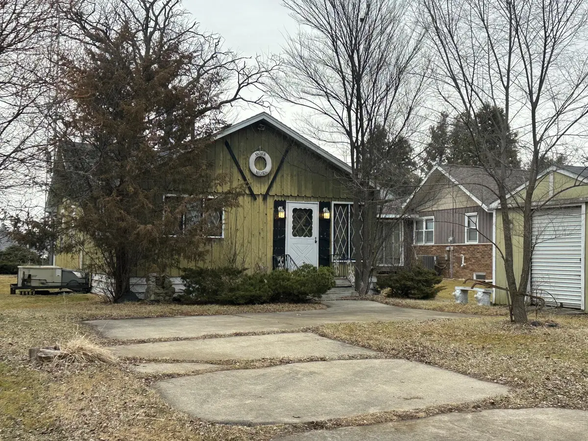 8045-8031 W Lakeshore Dr, Burlington, WI 53105 - #1