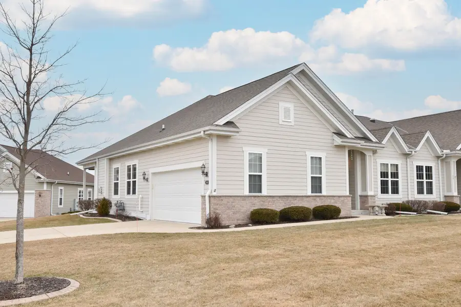 3905 S Five Iron Ct, New Berlin, WI 53151 - #3