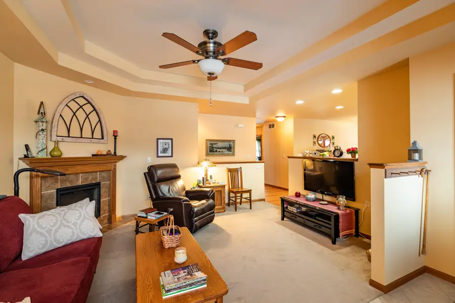 1218 Harvest Cir, Holmen, WI 54636 - #2