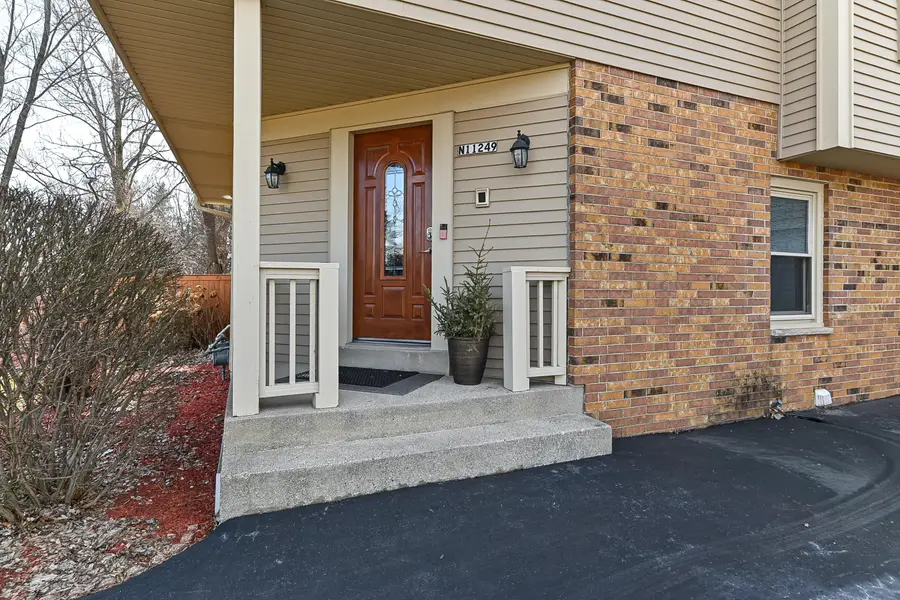 11249 N Oriole Ln, Mequon, WI 53092 - #3