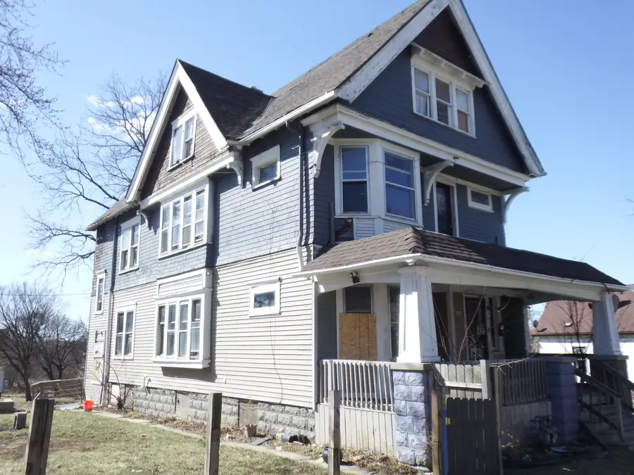 1105 W Keefe Ave, Milwaukee, WI 53206 - #2