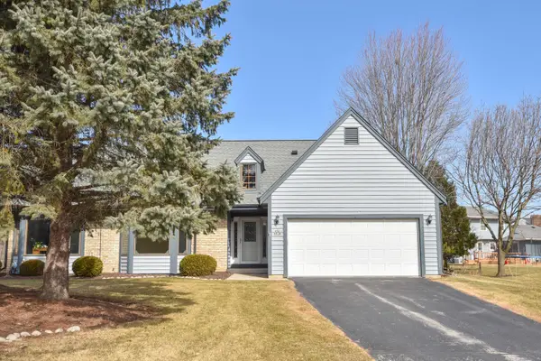 W52N139 Pioneer Ct, Cedarburg, WI 53012