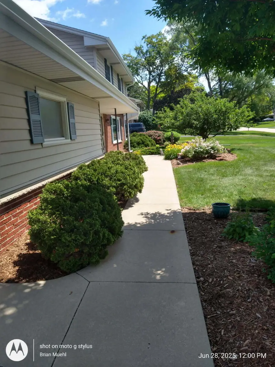 17880 Redvere Dr, Brookfield, WI 53045 - #2