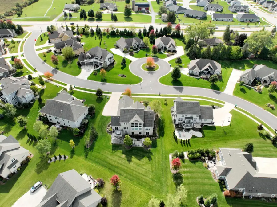 N56W19780 Powell Dr, Menomonee Falls, WI 53051 - #2