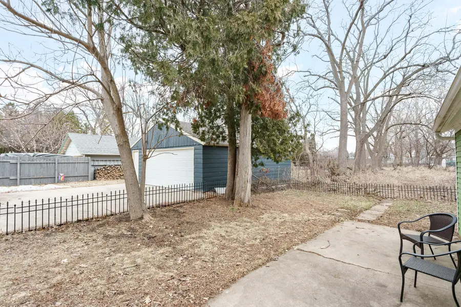 1230 Bay Shore Dr, Oshkosh, WI 54901 - #3