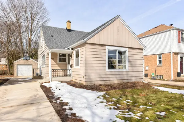 2515 N 71st St, Wauwatosa, WI 53213