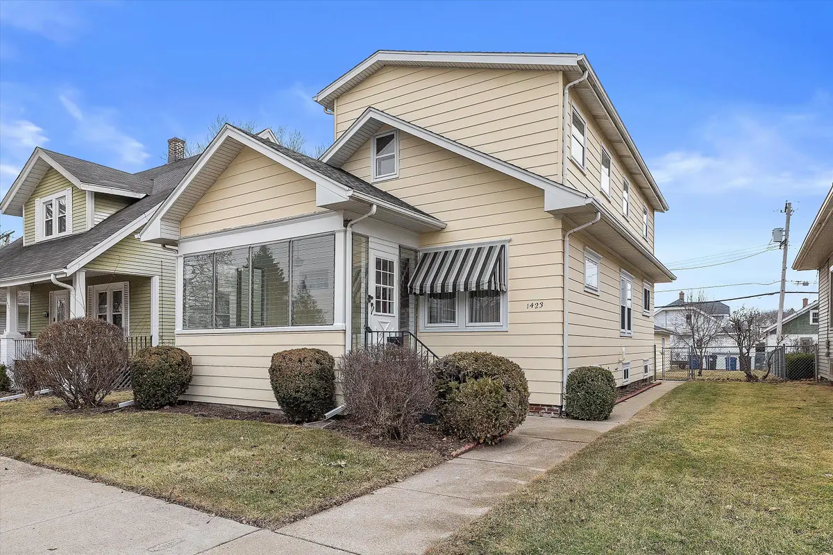 1423 West Lawn Ave, Racine, WI 53405 - #1