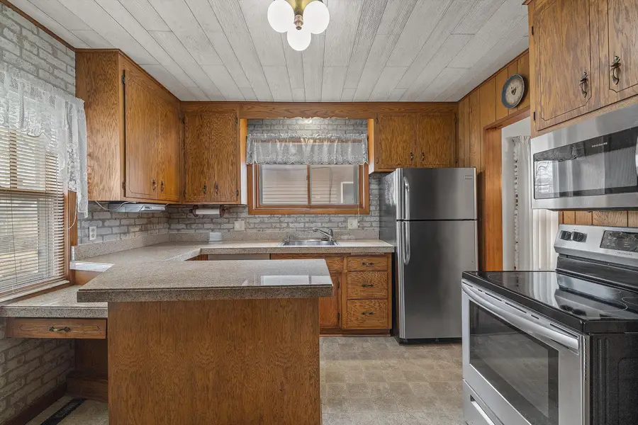 1423 West Lawn Ave, Racine, WI 53405 - #3