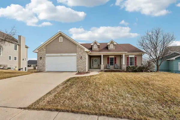 320 S Boulder Ridge Dr, Lake Geneva, WI 53147