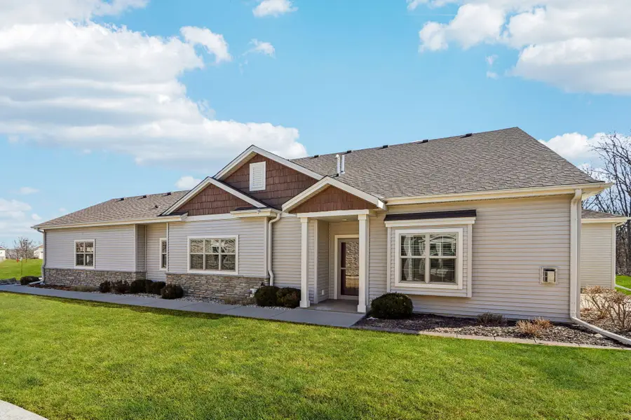 1110 Black Bear Dr, Mukwonago, WI 53149 - #3