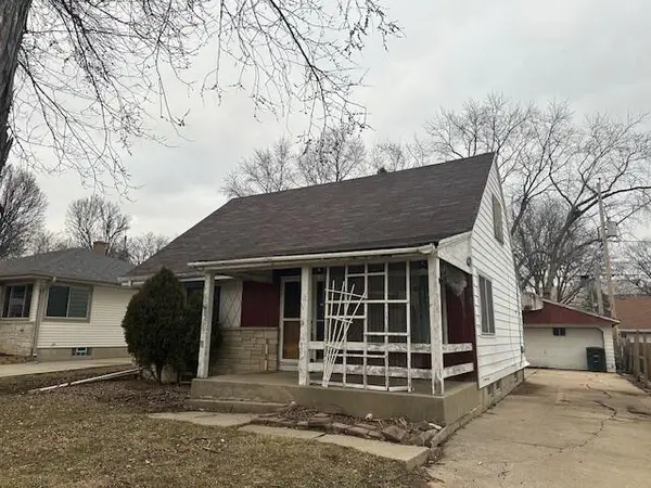 222 N 111th St, Wauwatosa, WI 53226