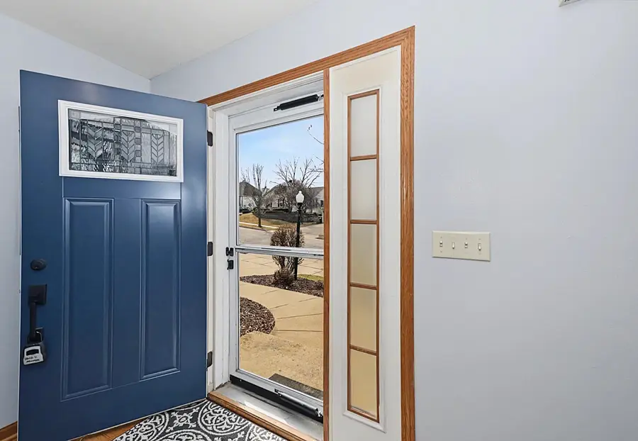 147 Manchester Dr, Waukesha, WI 53188 - #3