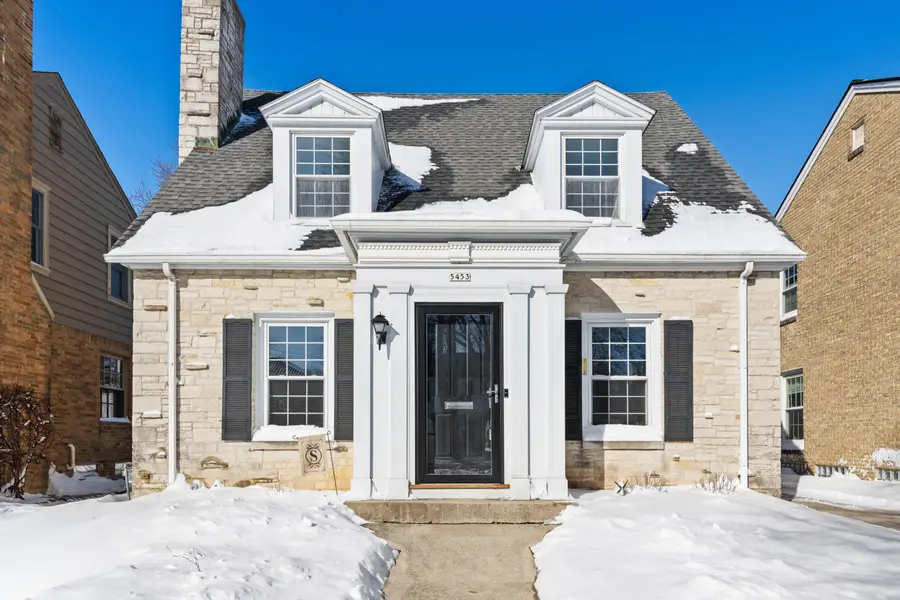 5453 N Shoreland Ave, Whitefish Bay, WI 53217 - #2
