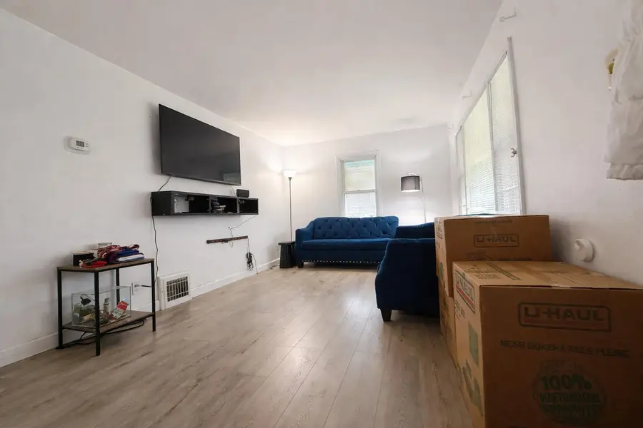 922 W Eden Pl, Milwaukee, WI 53221 - #3