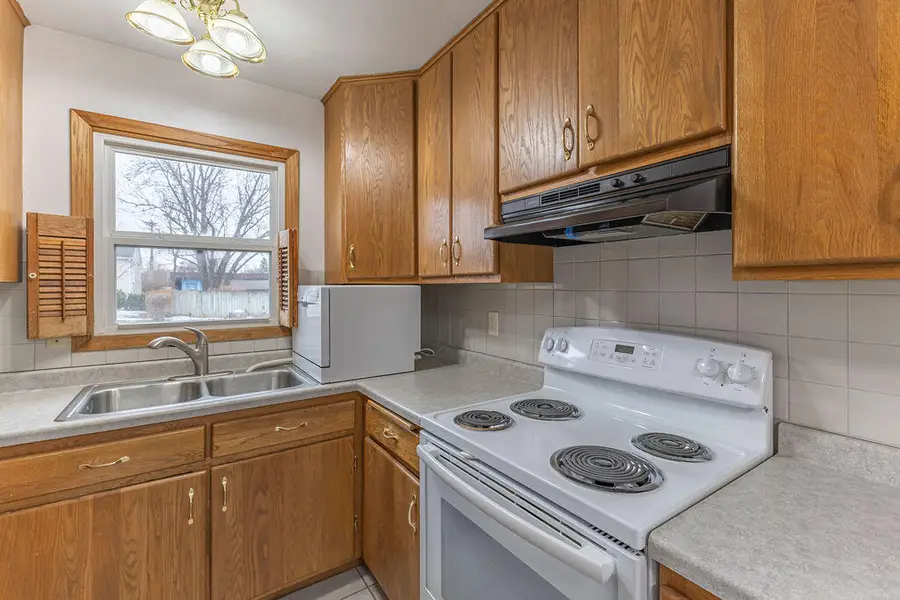 1111 Pierce St, Onalaska, WI 54650 - #3