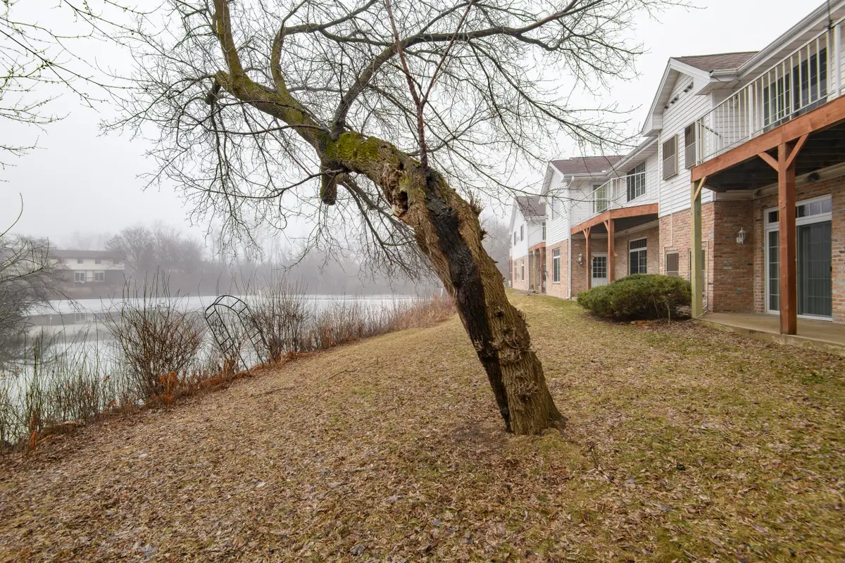 16484 W Crown Ct E, Germantown, WI 53022 - #1