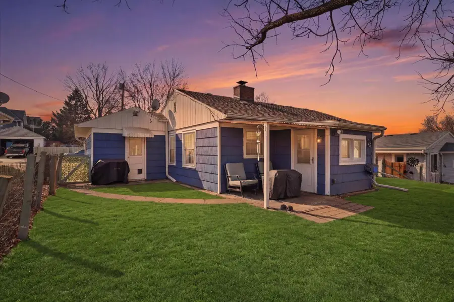 1011 Aurora St, Waukesha, WI 53186 - #2