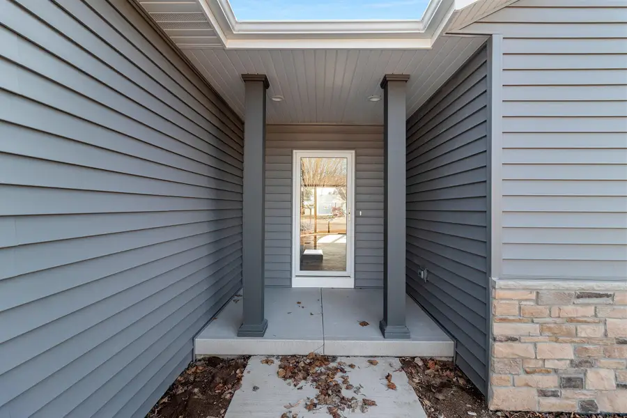 4631 Ridge Ct, Manitowoc, WI 54220 - #3