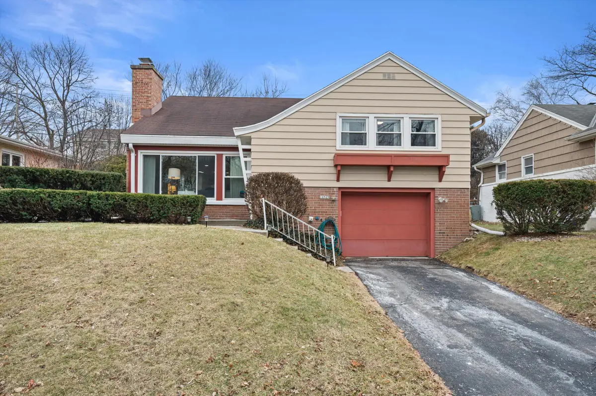 10529 W Grantosa Dr, Wauwatosa, WI 53222 - #1