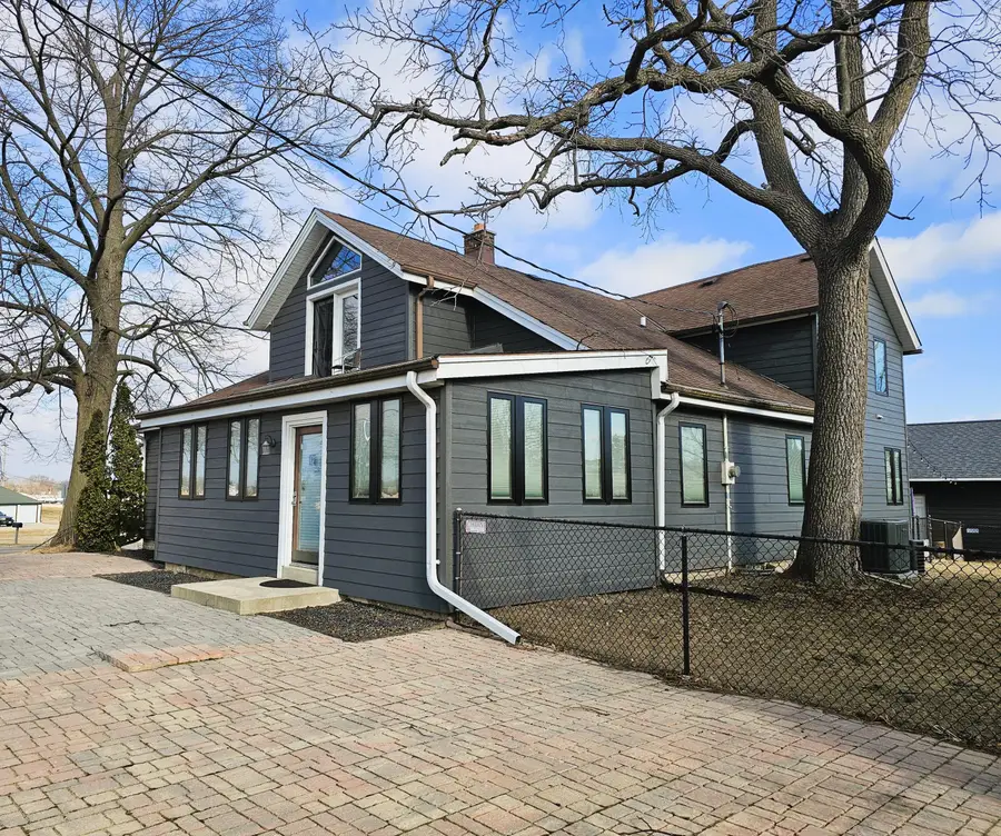 4464 S Whitnall Ave, Saint Francis, WI 53235 - #2