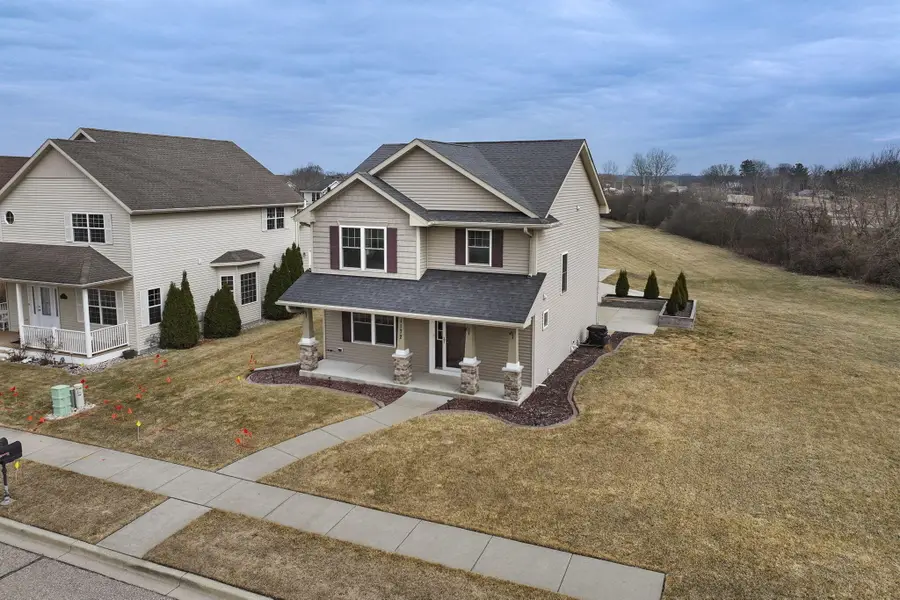 1172 Springbrook Dr, Burlington, WI 53105 - #2