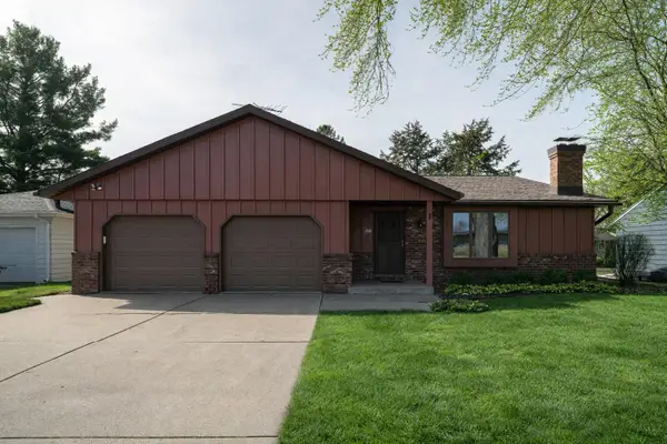 451 Coolidge St, Oconomowoc, WI 53066