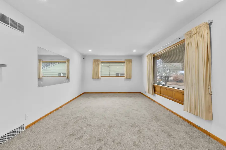 3927 N 77th St, Milwaukee, WI 53222 - #3