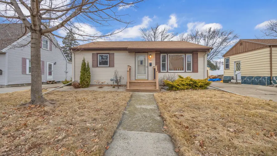 561 E 9th St, Fond Du Lac, WI 54935 - #2