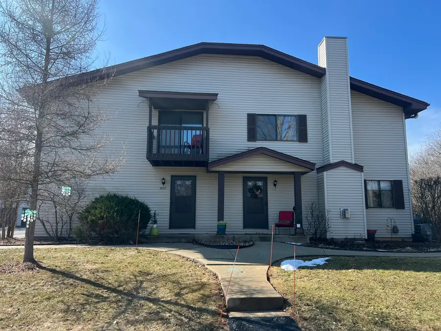 8087 W Manor Cir, Milwaukee, WI 53223 - #2