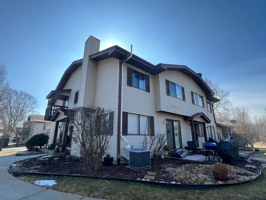 8087 W Manor Cir, Milwaukee, WI 53223 - #3