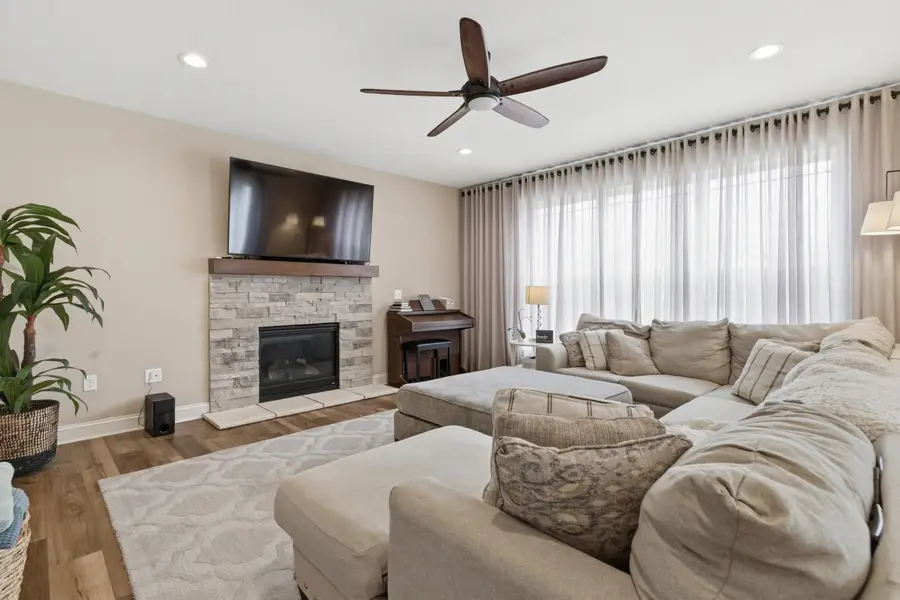 520 Edgewater Dr, West Bend, WI 53095 - #3