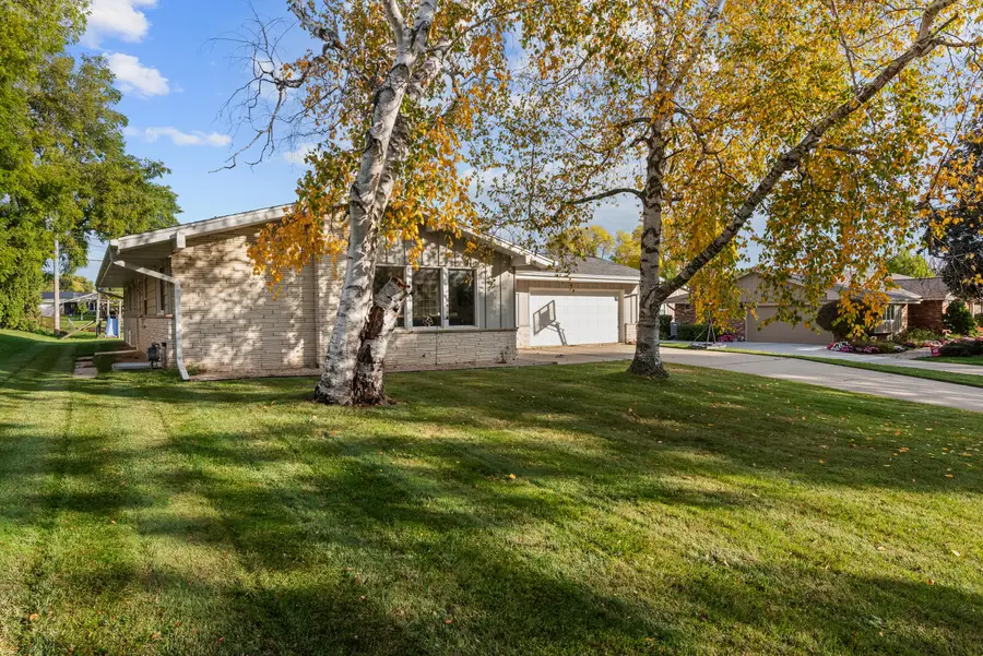 11924 W Ohio Ave, West Allis, WI 53227 - #2