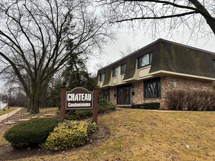 6081 W Calumet Rd Rd, Milwaukee, WI 53223 - #2