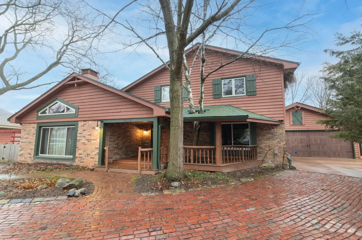 1819 W Holmes Ct, Milwaukee, WI 53221 - #1