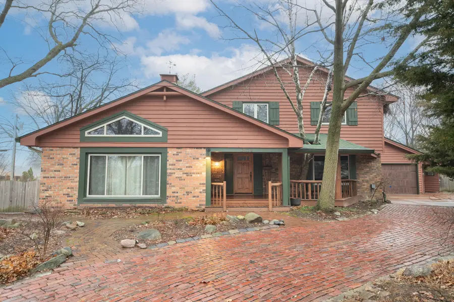 1819 W Holmes Ct, Milwaukee, WI 53221 - #2