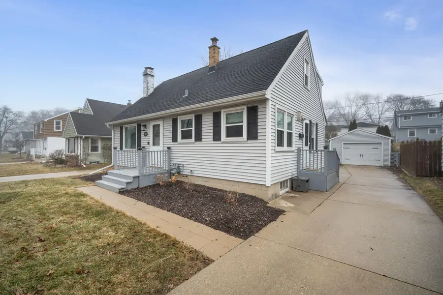 172 N 92nd St, Milwaukee, WI 53226 - #2