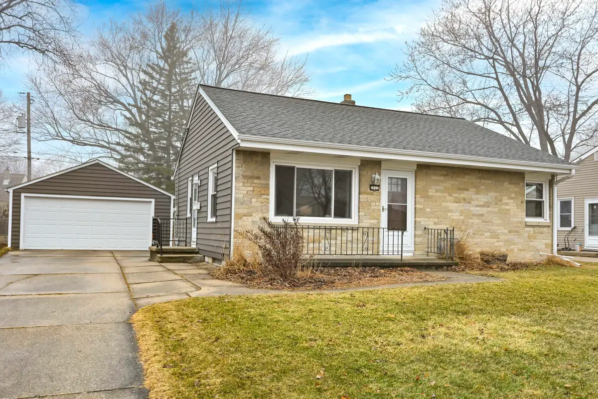 2621 S 85th St, West Allis, WI 53227 - #1