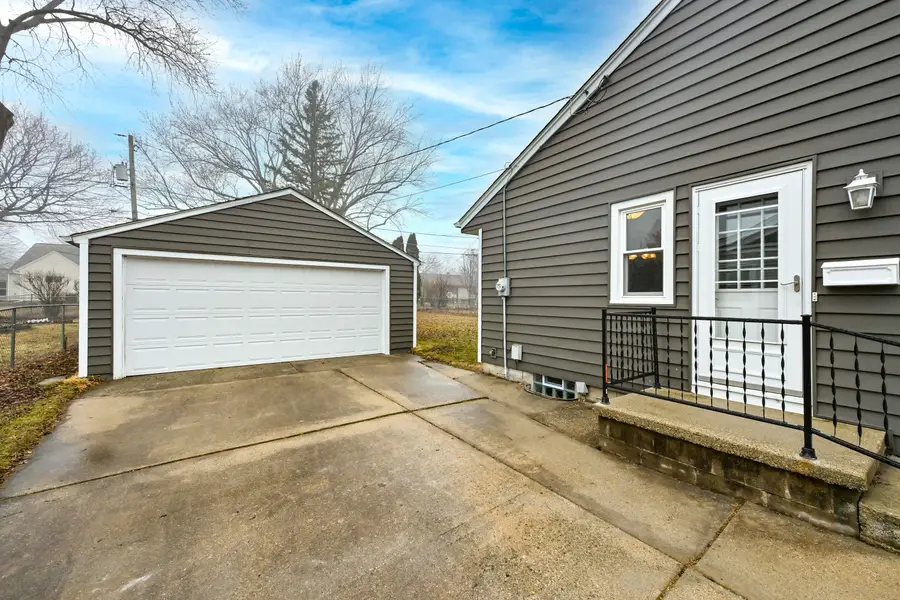 2621 S 85th St, West Allis, WI 53227 - #2