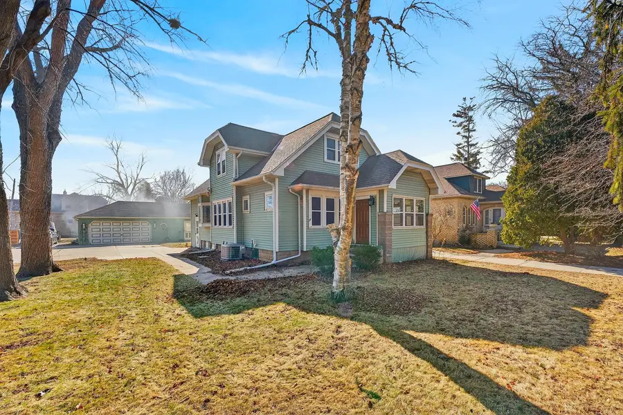 333 W Bender Rd, Glendale, WI 53217 - #2