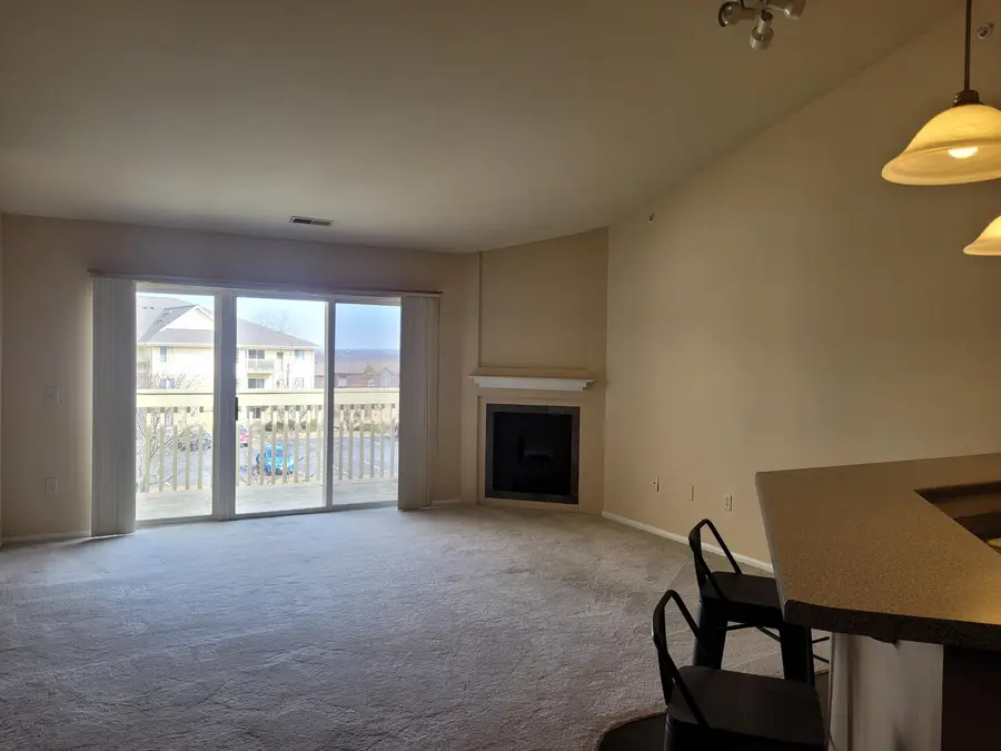 530 Windstone Dr, Hartland, WI 53029 - #3