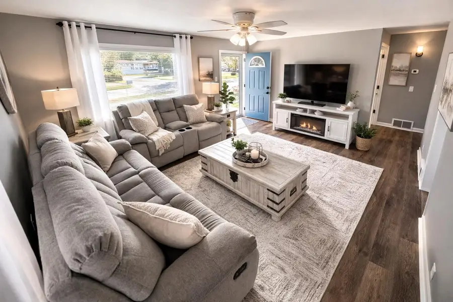 2520 E Crescent St, Racine, WI 53403 - #2