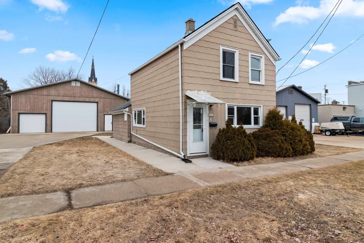 1010 Hamilton St, Manitowoc, WI 54220 - #1