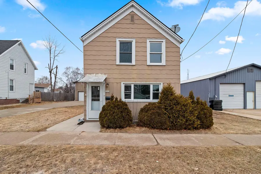 1010 Hamilton St, Manitowoc, WI 54220 - #2