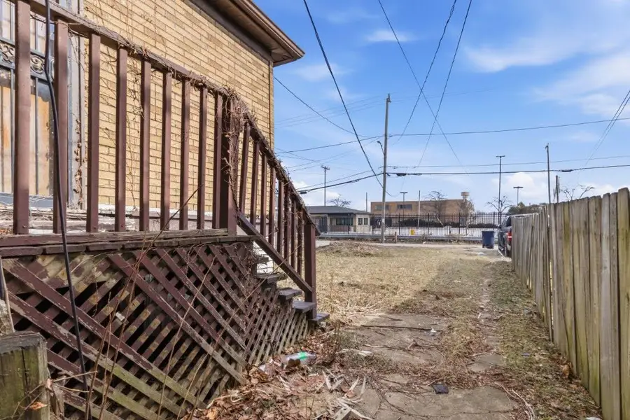 2466 N 33rd St, Milwaukee, WI 53210 - #3