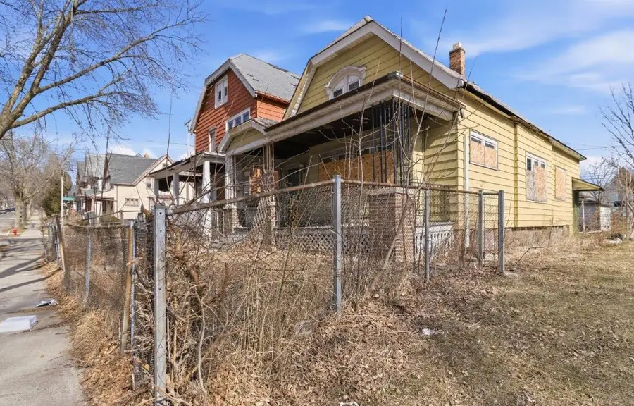 3290 N 10th St, Milwaukee, WI 53206 - #2