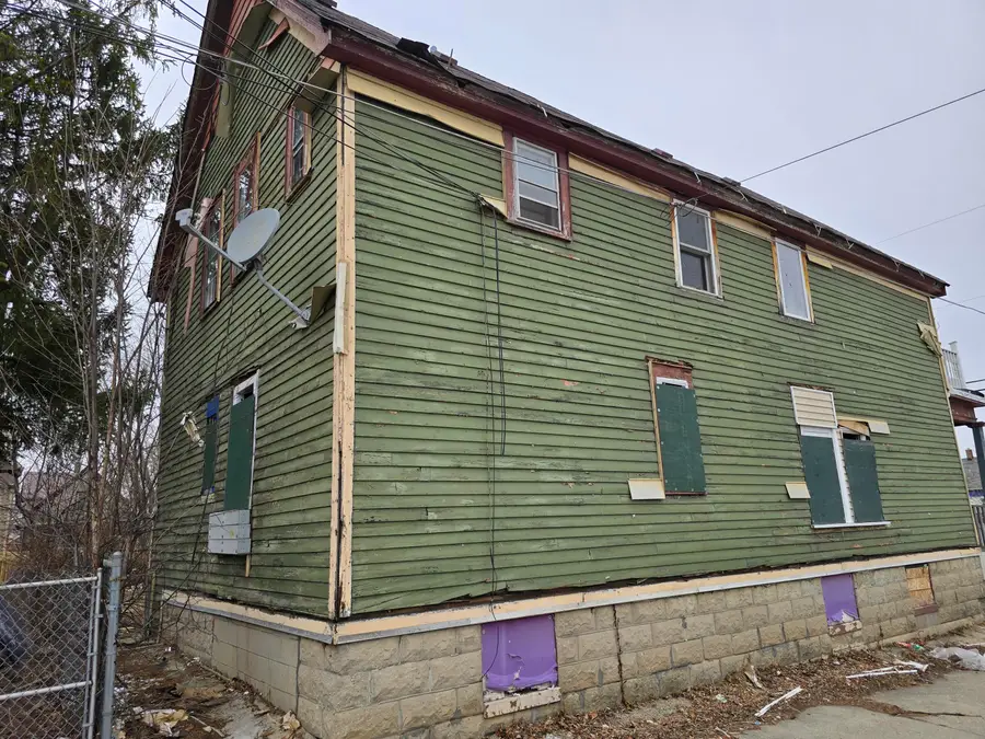 1121 W Finn Pl, Milwaukee, WI 53206 - #3