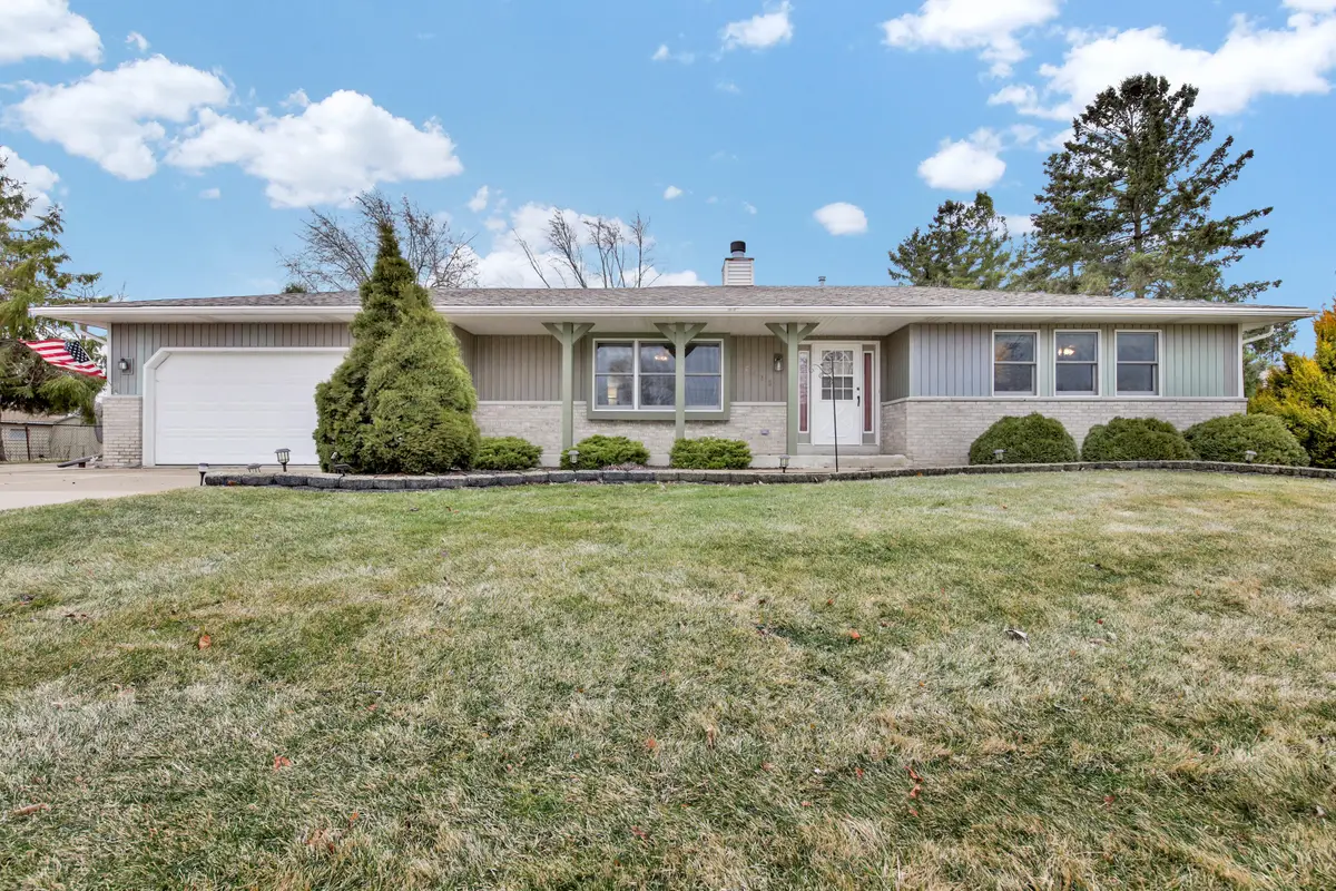 6215 W Leroy Ave, Greenfield, WI 53220 - #1