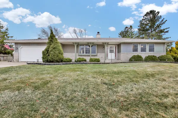 6215 W Leroy Ave, Greenfield, WI 53220